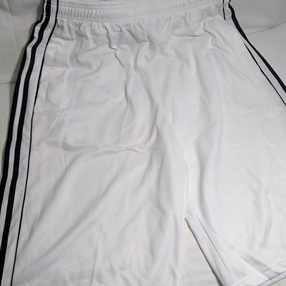Mens, WHITE athletic basketball shorts XL.
